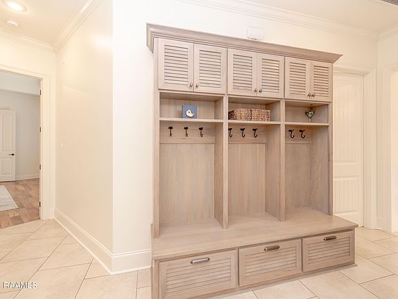 5th image of 101 Abaco Ln