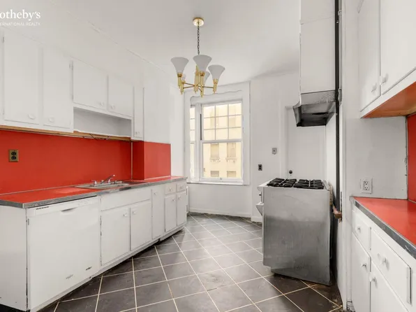 150 East 72nd Street image 9 of 22