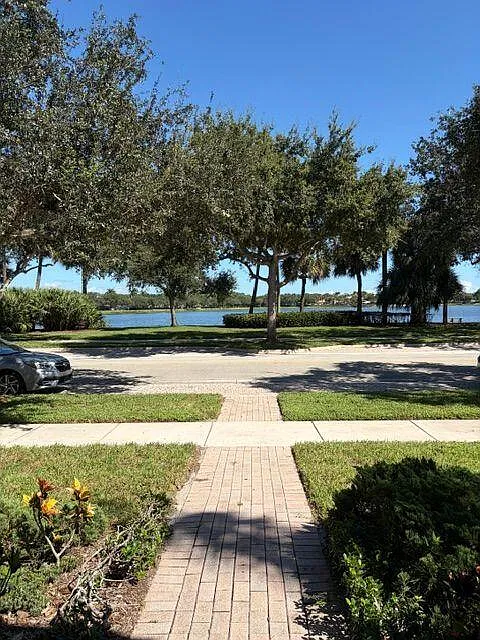 3 bed, 2.5 bath, 1610 sqft, $8,000 — Photo 2