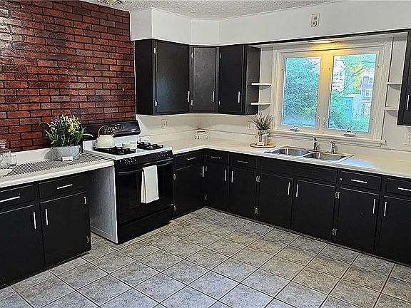 2nd image of 156 Edgemont Rd