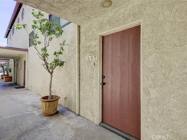 7409 Woodman Ave — Photo 6