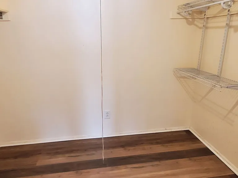 7402 Brigmore Dr — Photo 17
