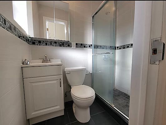 2nd image of 678 Lincoln Pl #2B