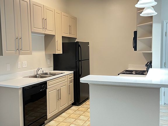 3rd image of 145 Pearl Lake Cswy Unit 212