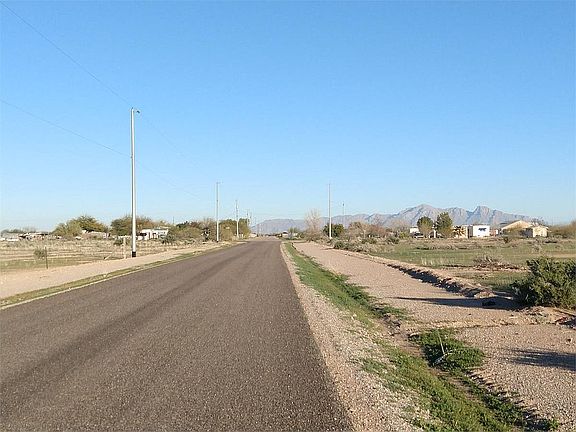 2nd image of 1 W Buckaroo Ln