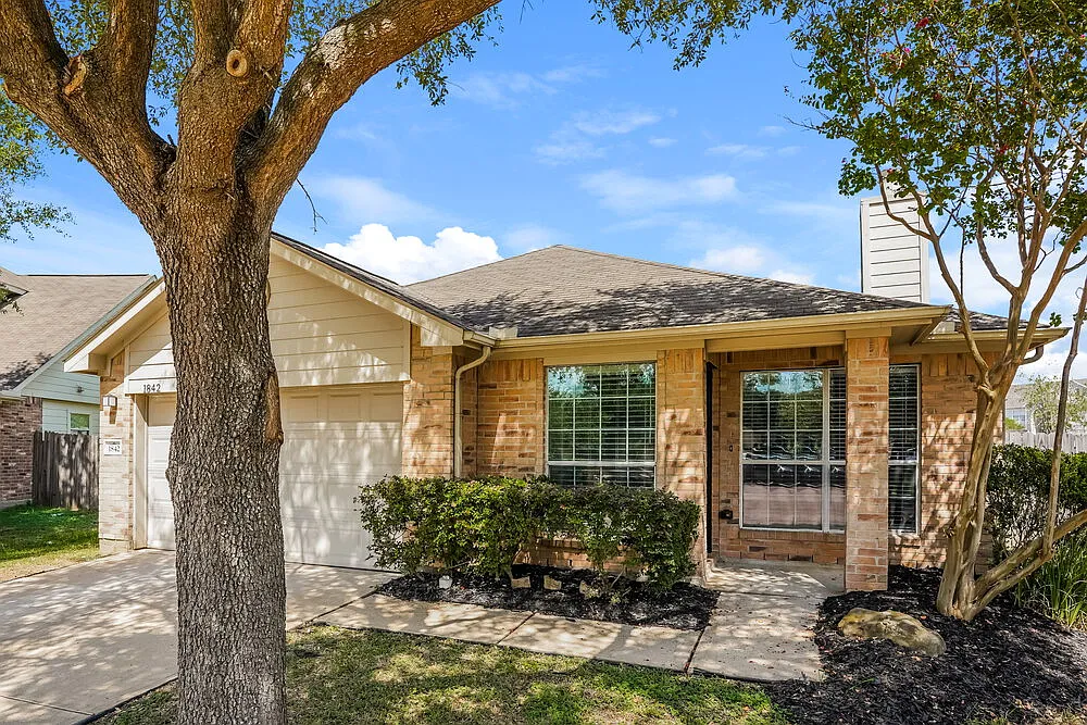 3 bed, 2.0 bath, 1428 sqft, $1,880 — Photo 3