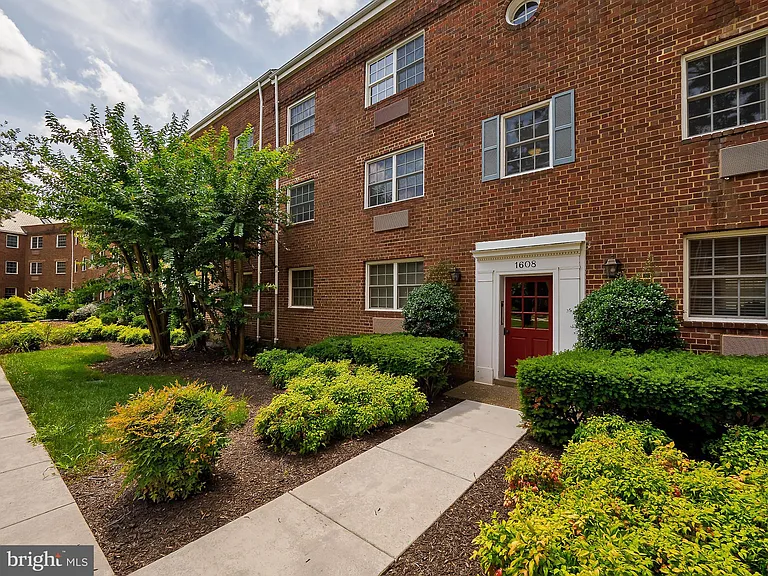1608 W Abingdon Dr #102 — Photo 2