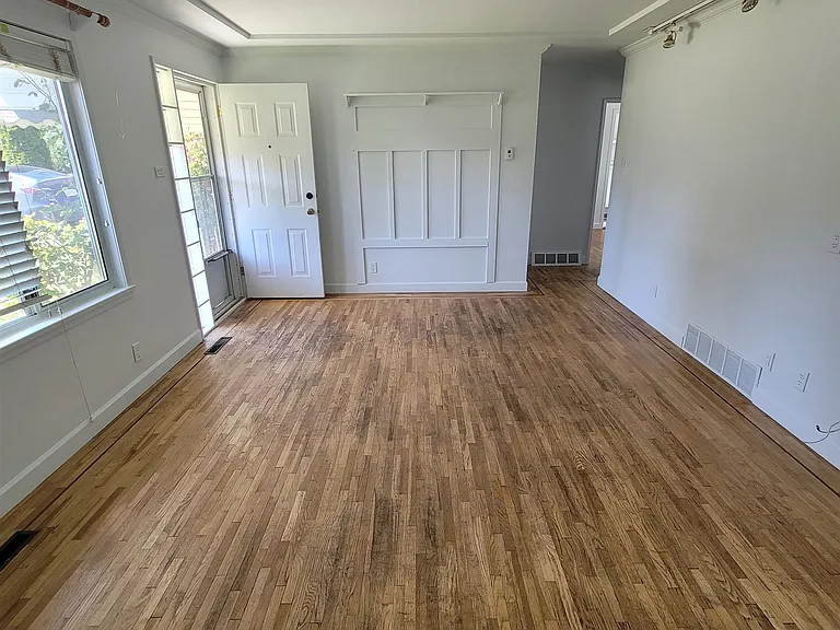15439 Oxenham Ave — Photo 5