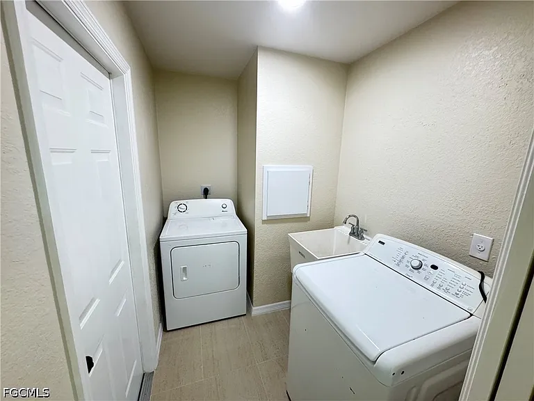 4426 SW Santa Barbara Pl — Photo 36