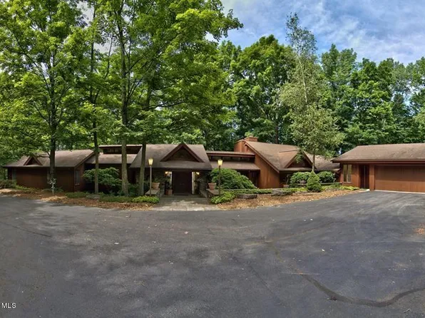 210 Sugarbush Rd, Waverly Township, PA 18414