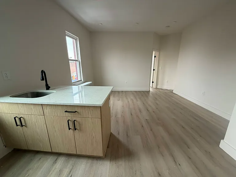 530 W Side Ave #3L — Photo 4