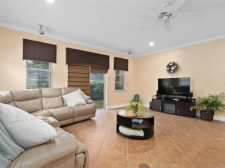 828 Ellwood Ave #J — Photo 11
