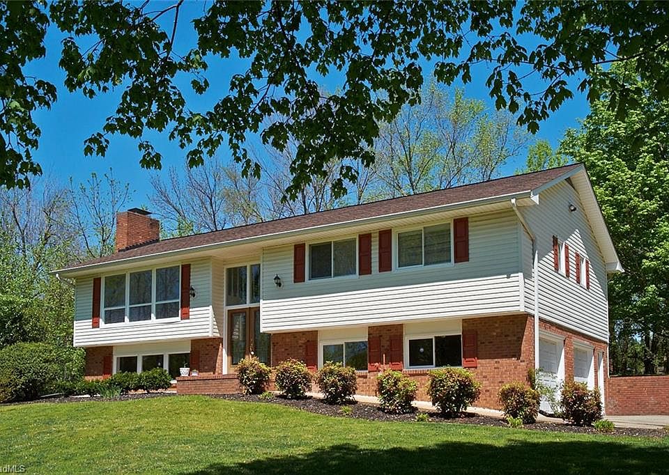1st image of 403 Cloverbrook Dr