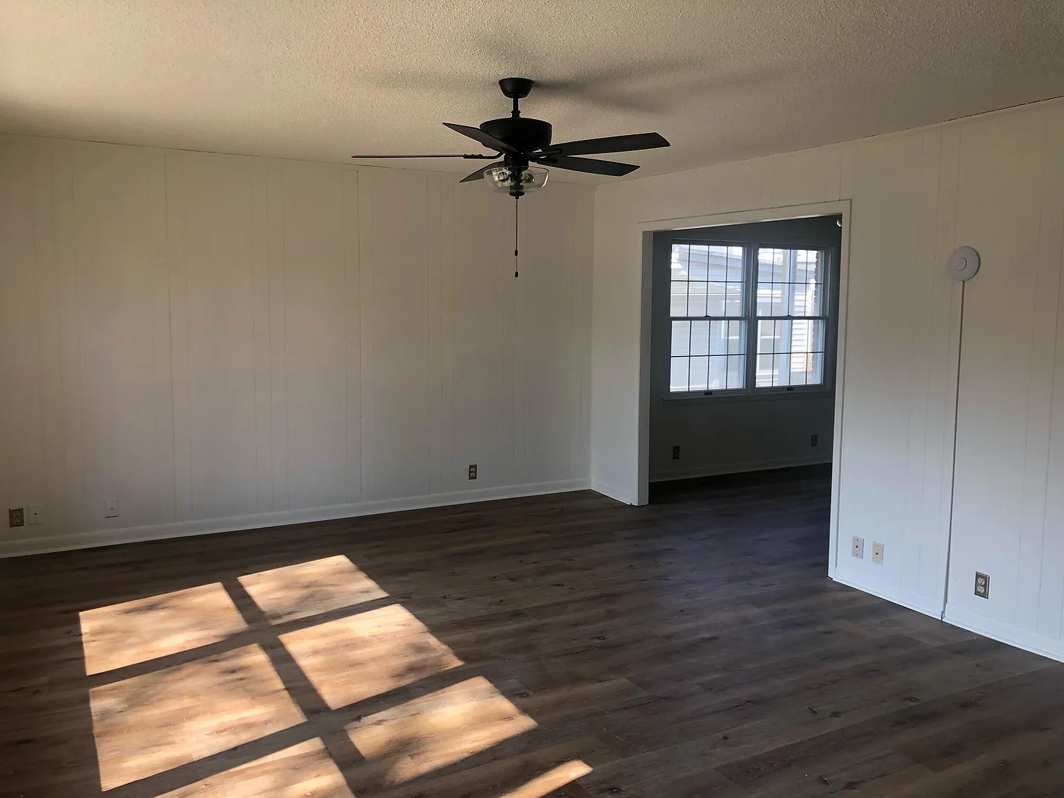 3 bed, 2.0 bath, 1850 sqft, $2,000 — Photo 3