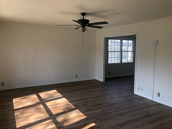 3rd image of 424 Maple St W #1
