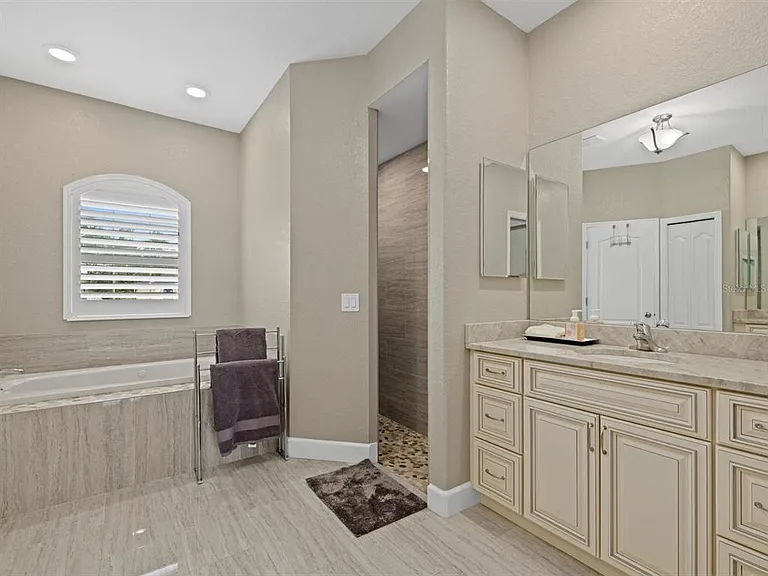 340 McCabe St — Photo 18
