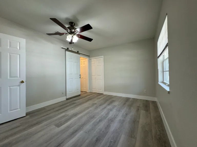 260 20th Ave S #1 — Photo 5