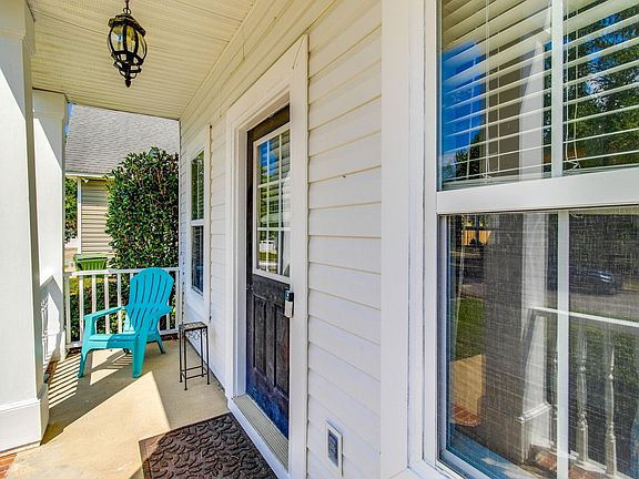4th image of 118 Blackwater Ln