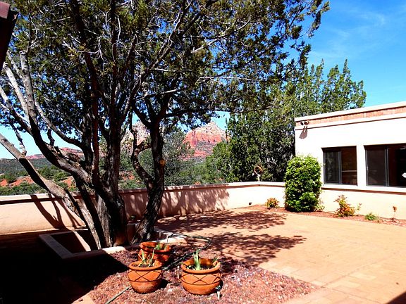 Courtyard View Studio