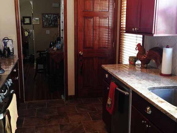 5th image of 437 Pelton Ave