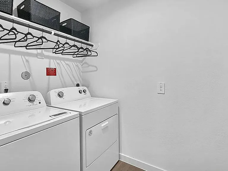 7943 Cavour Dr — Photo 6
