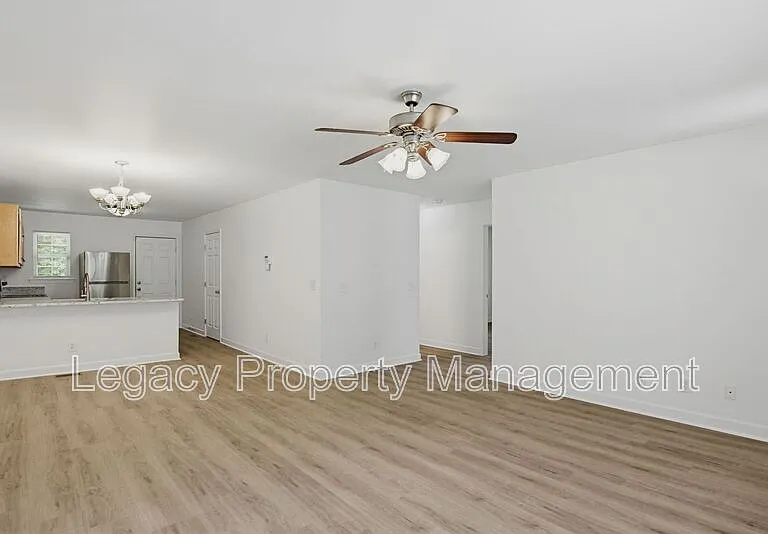 1352 Snow Ct — Photo 4