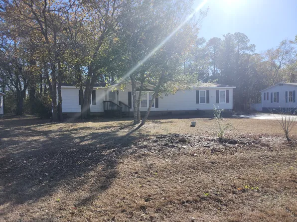 210 Champion Dr, Hampstead, NC 28443