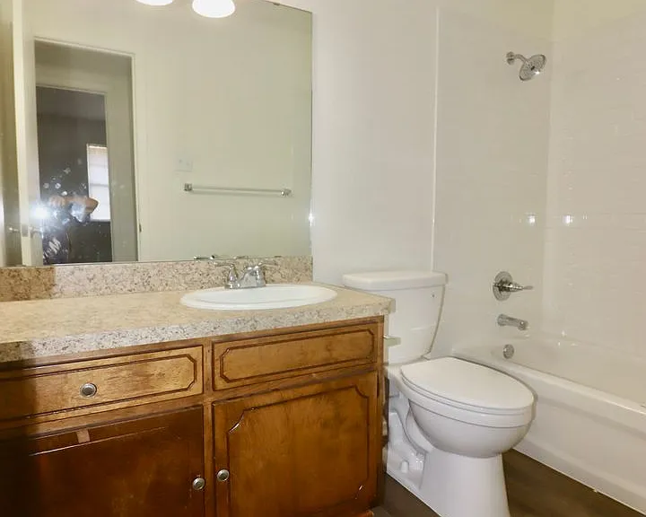 511 W Oak St #12 — Photo 12
