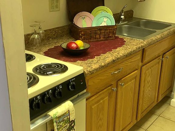 2nd image of 1352 N Meridian St #109