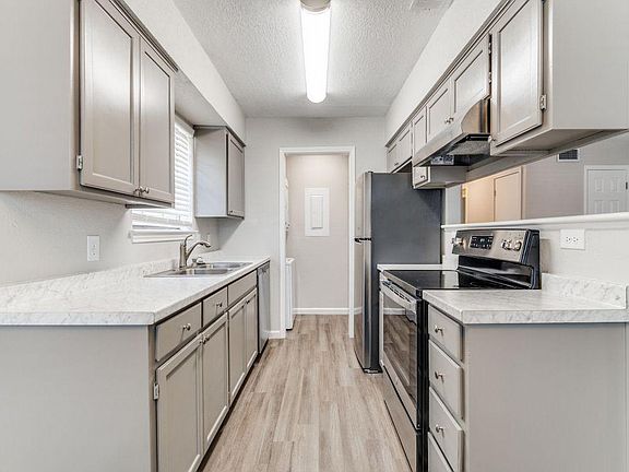 4th image of 3216 Walton Ave #652f583eb