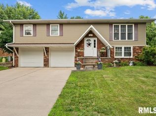 833 Robin Rd, Muscatine, IA 52761