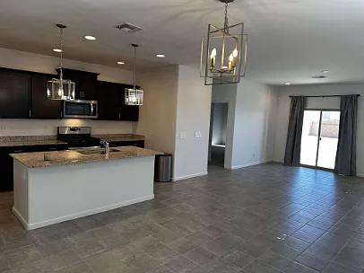 4 bed, 2.5 bath, 2384 sqft, $2,395 — Photo 3