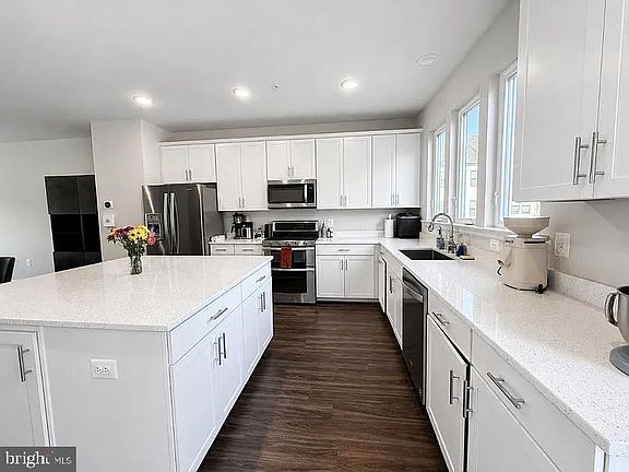 3rd image of 3491 Cormorant Dr