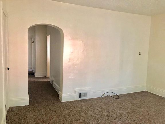 5th image of 637 W 10th St APT 1