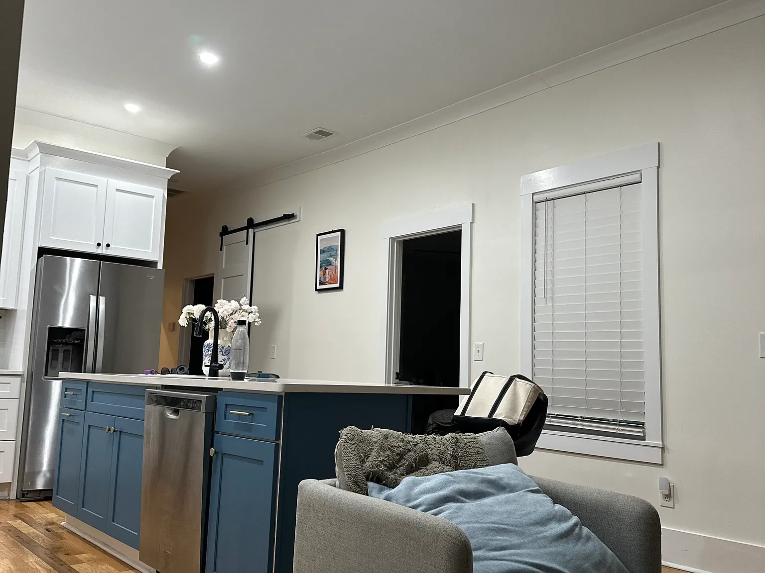 3 bed, 996 sqft, $4,900 — Photo 2