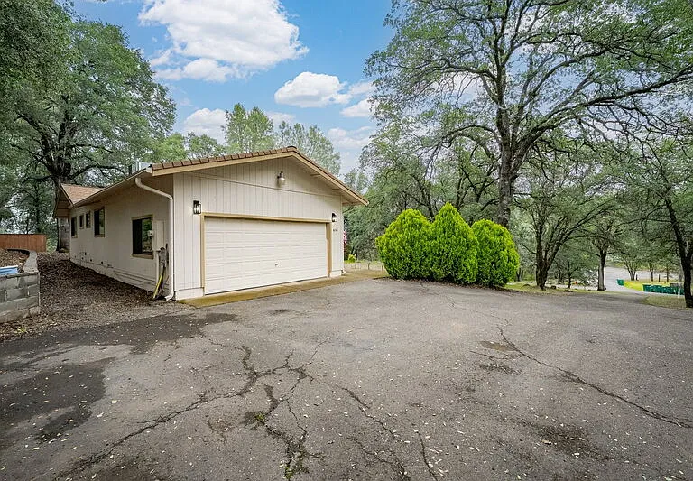 6561 Trinity Way — Photo 22