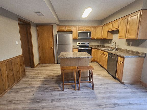 4th image of 1711 Stanford Dr