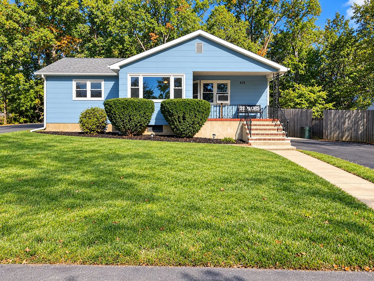 3 bed, 1188 sqft, $2,949 — Photo 1