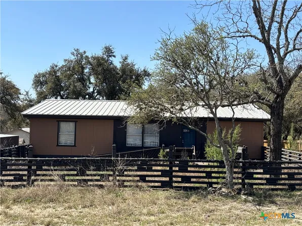 442 Buckhorn Dr, Canyon Lake, TX 78133