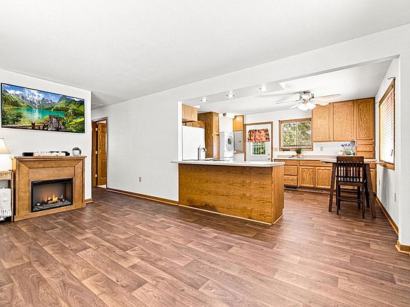 2nd image of 643 Madison AVENUE