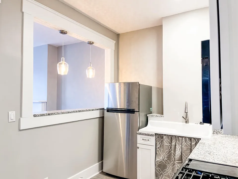 1610 Main St #3F