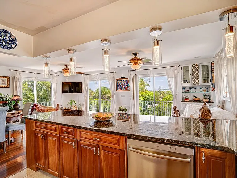 1265 NE Oceanview Cir — Photo 18