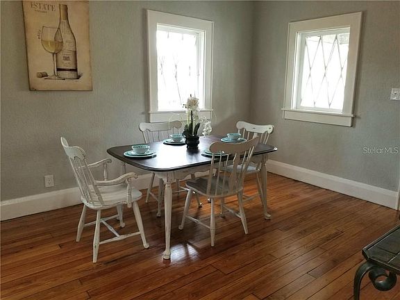 5th image of 910 Ariana St