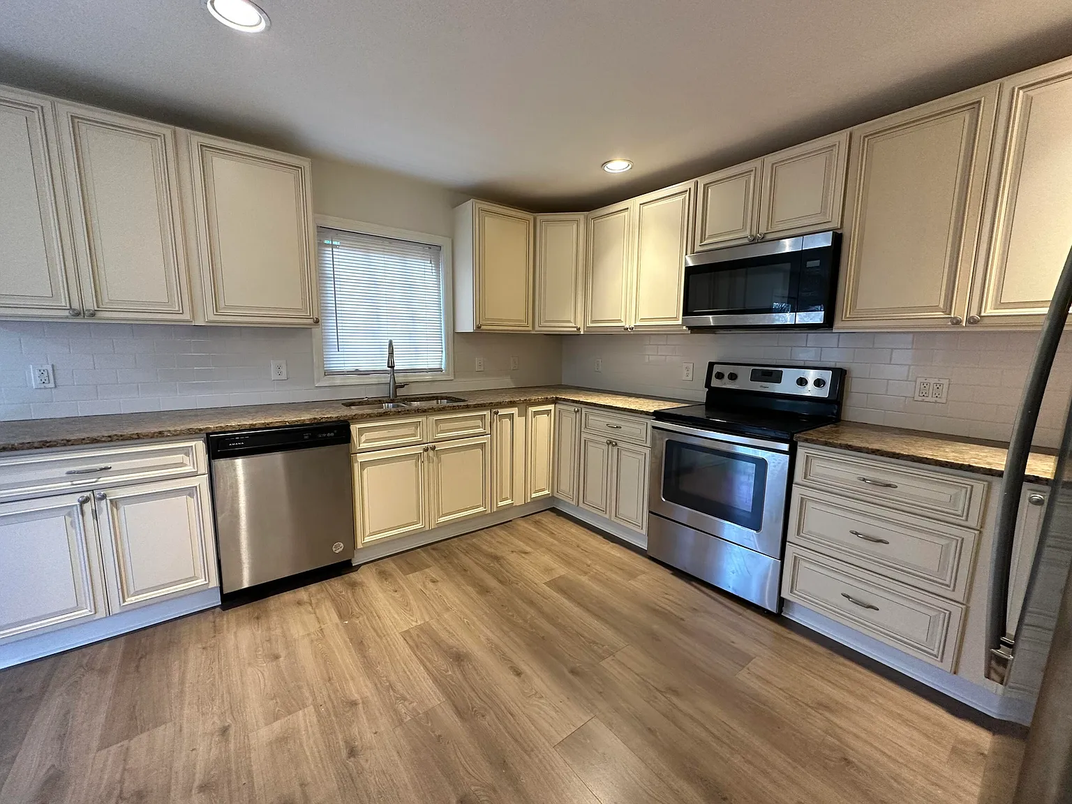 3 bed, 2.5 bath, 1854 sqft, $3,600 — Photo 3