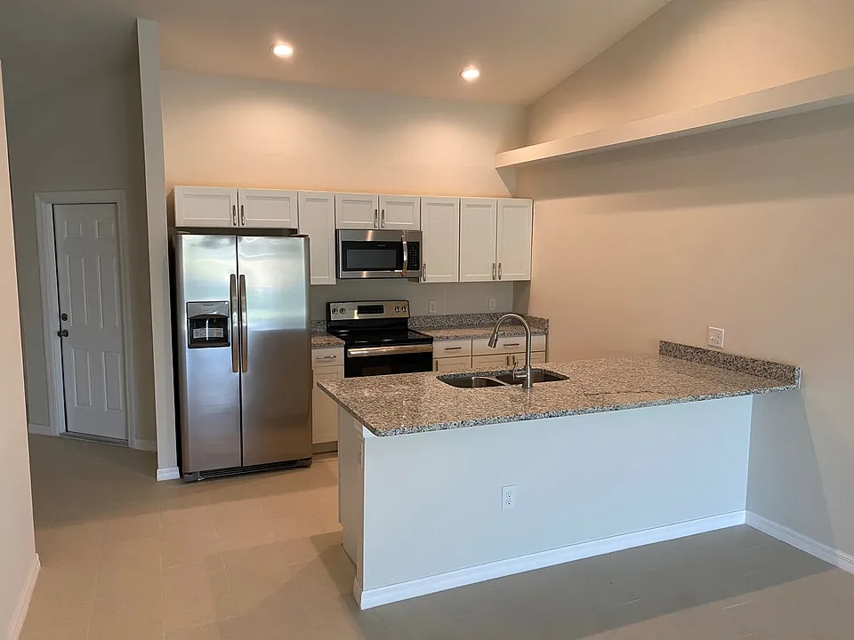 $250 move in special - 3 bedroom, 2 bath Duplex
