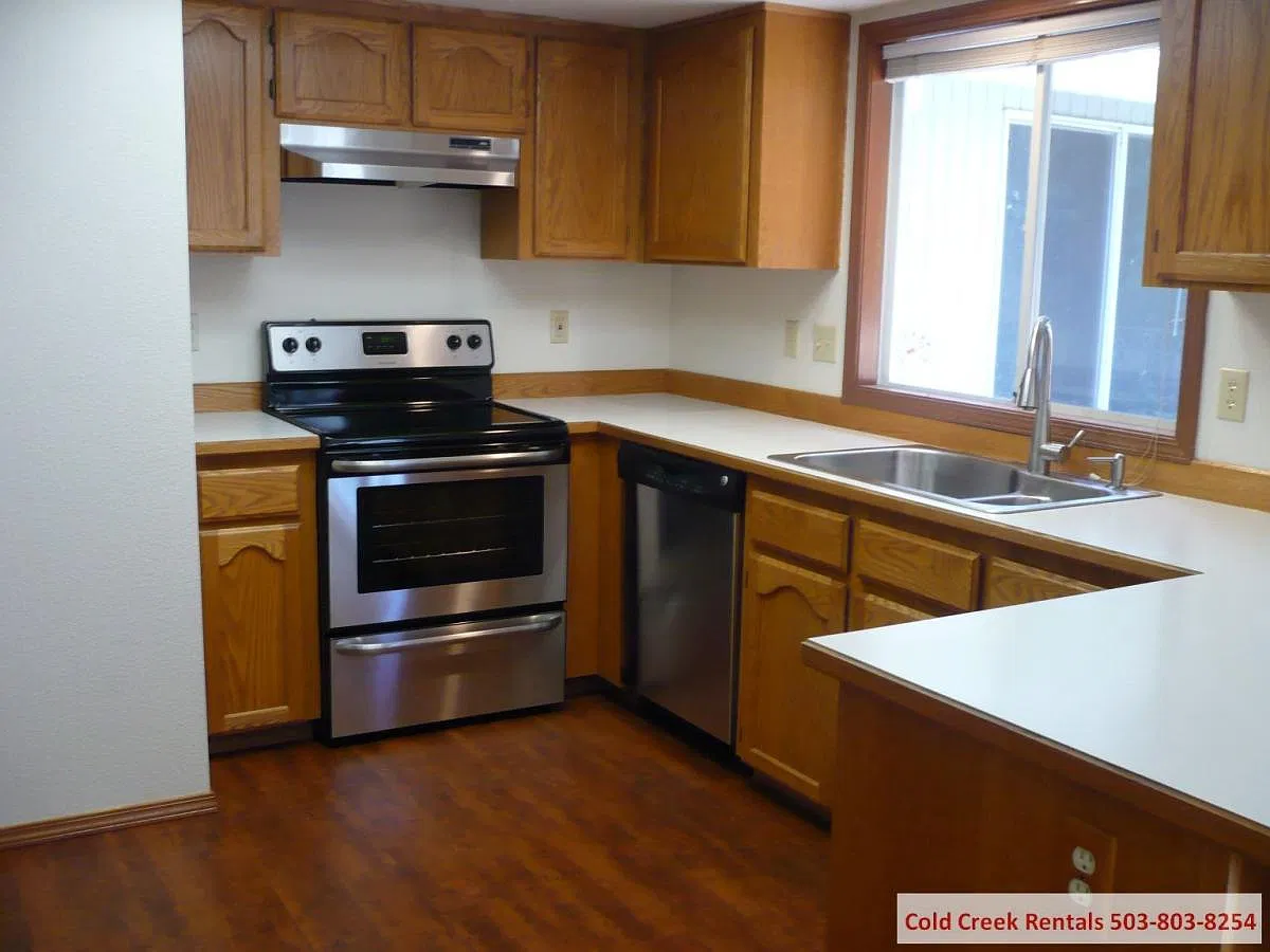 3 bed, 1350 sqft, $2,550 — Photo 3