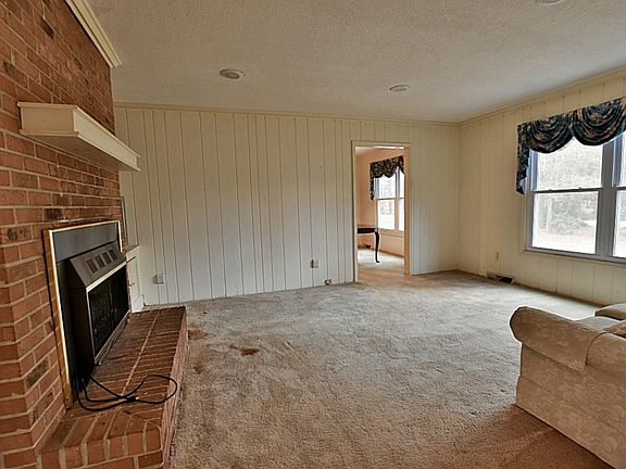 5th image of 530 Victoria Dr