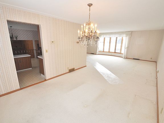 5th image of 3809 Lake Park Dr
