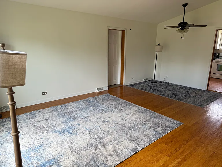 212 Valerie Ct — Photo 5
