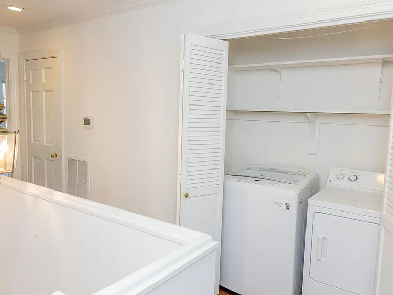 817 Botetourt Gdns — Photo 32
